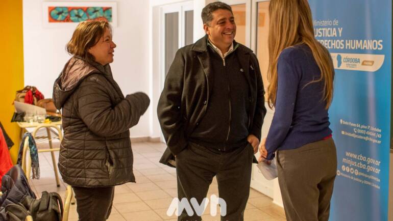 Más de 30 vecinos de Villa Huidobro comenzaron los trámites para regularizar la posesión de su terreno.