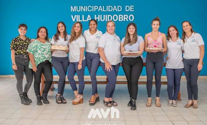 Se realiza entrega de presentes a todas las mujeres de las distintas instituciones locales