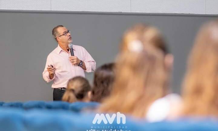 Charla informativa sobre factores de riesgo y prevención del cáncer de cuello uterino