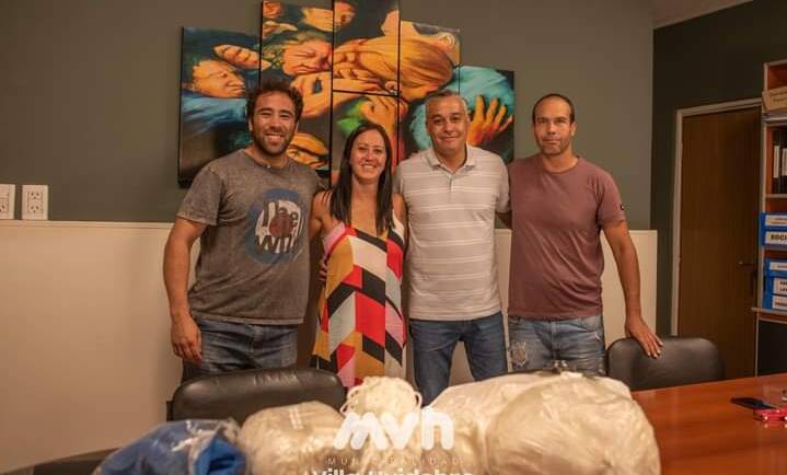 Se hizo entrega de materiales para las divisiones inferiores y mayores del Club Deportivo Juventud Unida