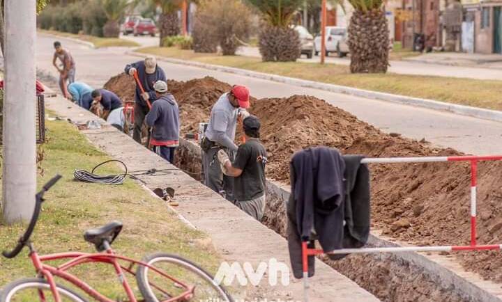 AVANZAN LAS OBRAS DE CLOACAS EN VILLA HUIDOBRO