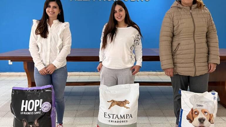 LAS GANADORAS DEL SORTEO RECIBEN SU PREMIO
