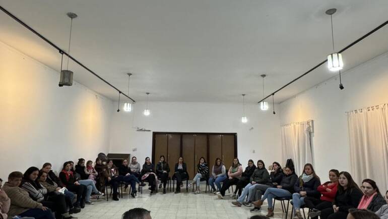 REUNIÓN CON LAS DOCENTES PARA LA REALIZACIÓN DE LOS VIAJES A HUINCA RENANCO