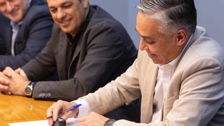 INTENDENTE ENZO QUIROGA FIRMA ACUERDO FOCOM EN CÓRDOBA