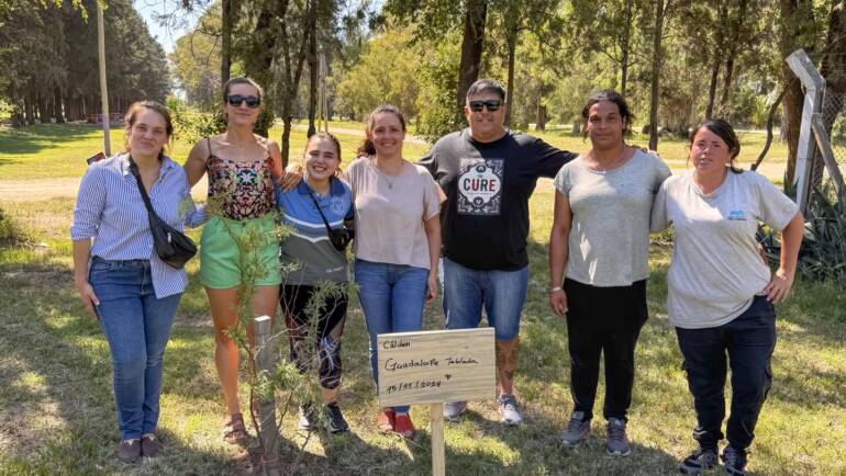 Un Caldén en Honor a un pasante: Inicia el Bosque Autóctono en el Vivero Municipal