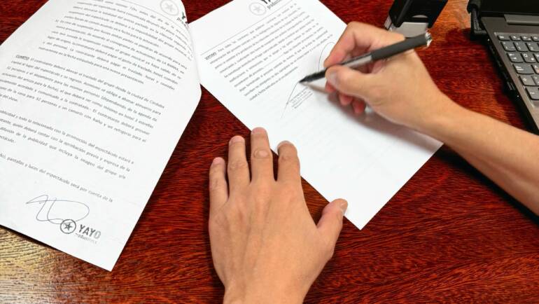 NUESTRO INTENDENTE FIRMÓ CONTRATO