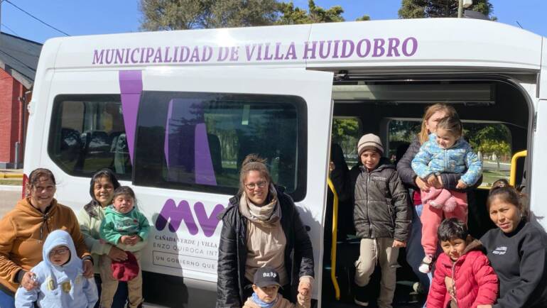 UNIDOS POR LA INCLUSIÓN: EL TALLER INFANTIL «SUEÑO DE LUZ» Y LA TERAPIA EQUINA