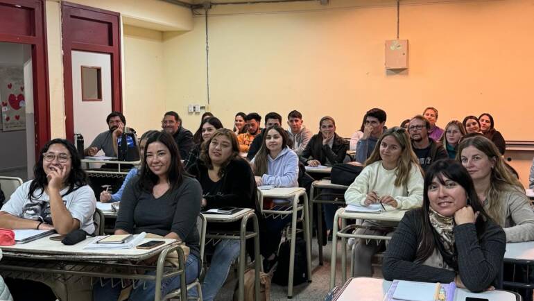 ¡LA TECNICATURA EN EFERMERÍA YA ES UNA REALIDAD EN VILLA HUIDOBRO!
