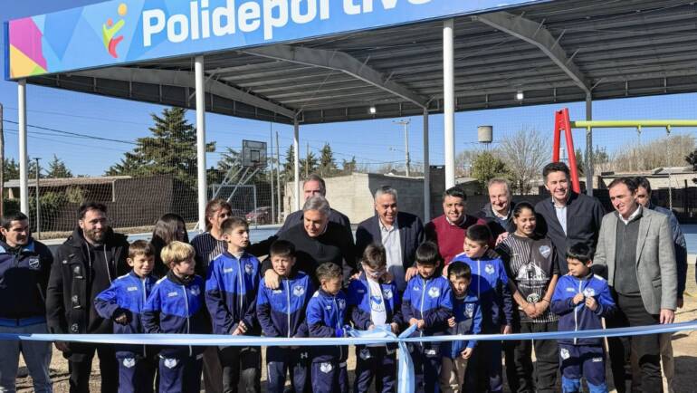 VISITA DEL GOBERNADOR MARTÍN LLARYORA A VILLA HUIDOBRO