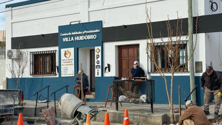 TRABAJOS DE MANTENIMIENTO Y EMBELLECIMIENTO EN EL CENTRO DE JUBILADOS