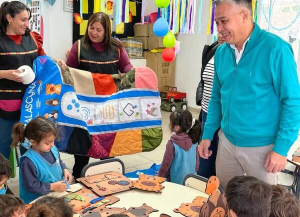 ENTREGA DE MATERIAL DIDÁCTICO EN EL CENTRO DE APOYO AL NIÑO Y LA FAMILIA