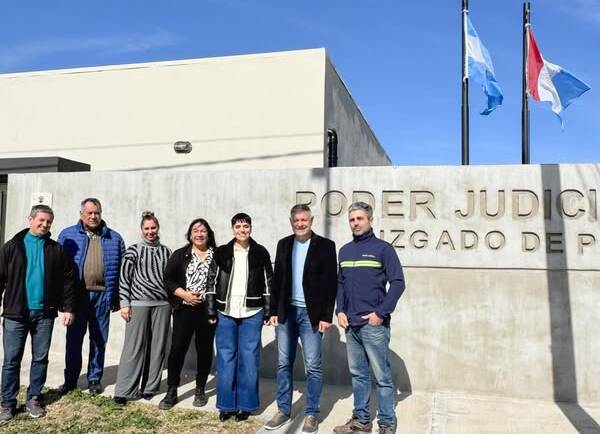 FIRMA DEL ACTA DE TRANSFERENCIA DEL EDIFICIO DEL JUZGADO DE PAZ
