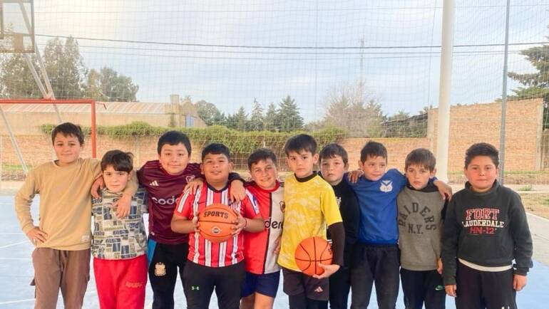 ¡COMENZARON LAS CLASES DE BÁSQUET EN EL POLIDEPORTIVO SOCIAL!
