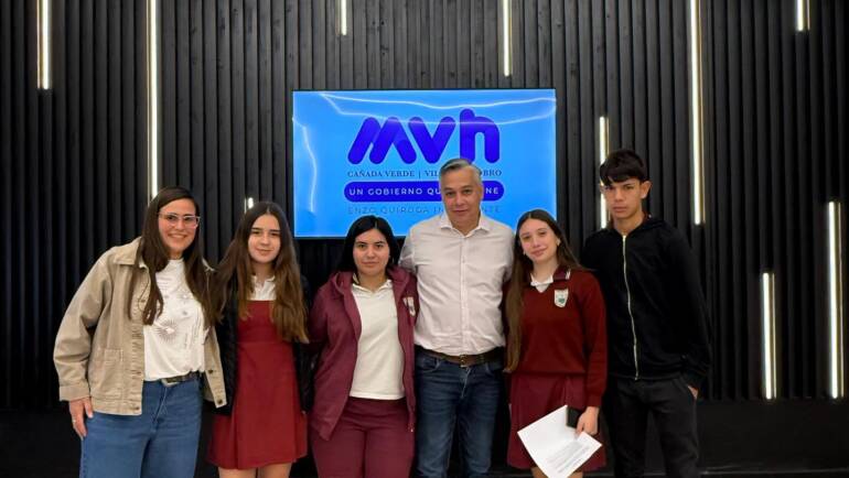Alumnos y alumnas de 3° año del ILSC y su proyecto sobre el derecho a la educación de los niños, niñas y adolescentes