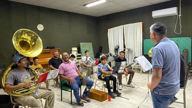 VISITA DE NUESTRO INTENDENTE A LA BANDA MUNICIPAL