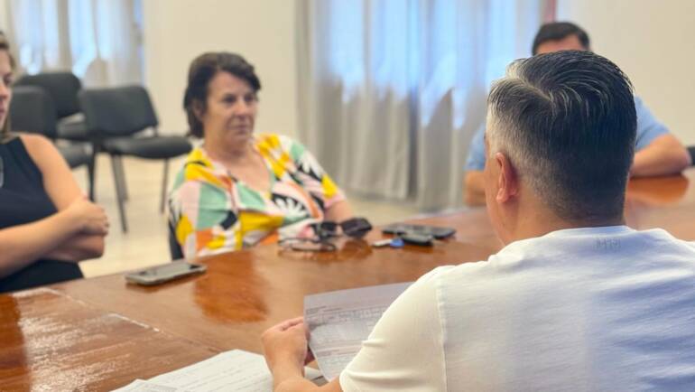 Reunión con vecinos por futura obra de cordón cuneta